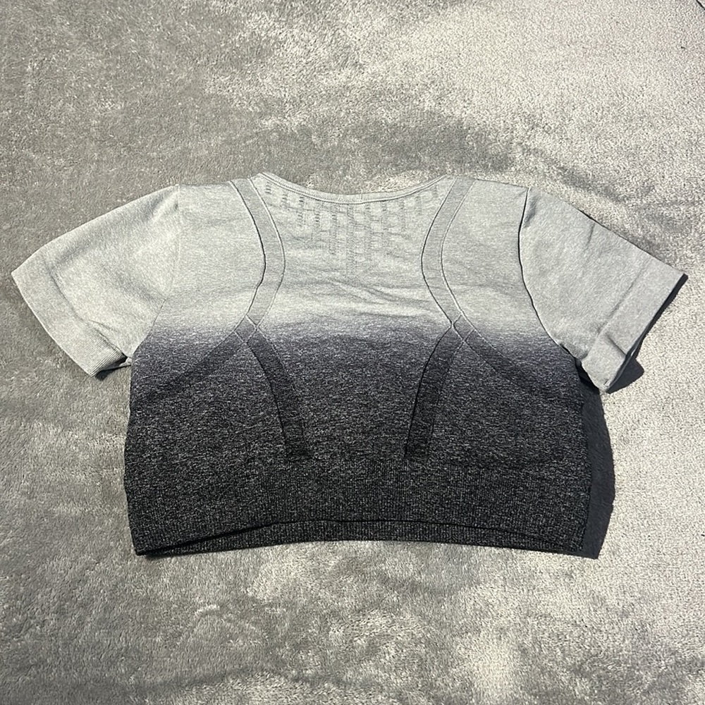 This is a workout shirt, size medium color is grey and black. - Picture 4 of 4